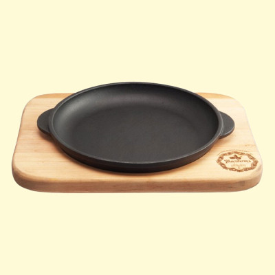 Чугунная сервировочная сковорода 18x2,5 см, с деревянной сервировочной доской