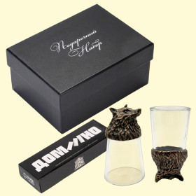 Подарочный набор 3 в 1 – Волк бронзовый, рюмки-перевёртыши 2 шт. по 30 мл, домино